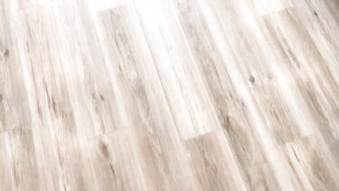 Пердит обкончанной мандой после ебли с отчимом