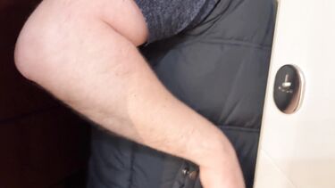 Пасынок выебал и кончил на жопу красивой мачехе пока батя на работе