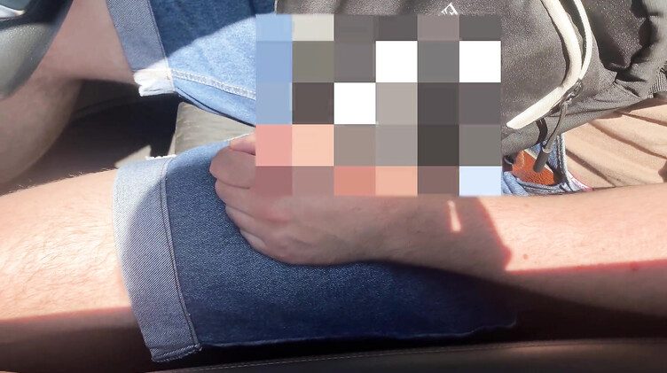 Незнакомка за деньги сосет хуй онанисту в машине