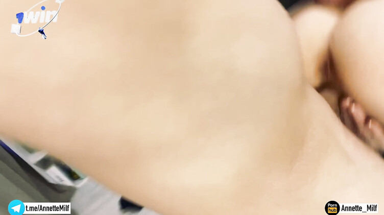 Мачеха и пасынок: Дрочил на грязное белье мачехи и получил доступ к ее киске