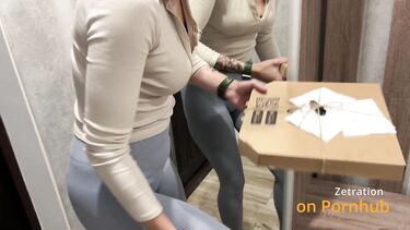 Криптотрейдер развел на секс на кухне симпатичную девушку курьера из пиццерии