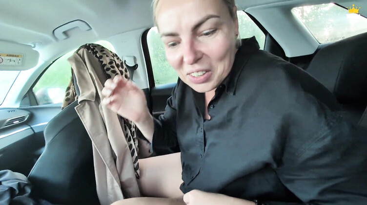 Водитель отодрал в машине зрелую деревенскую соседку