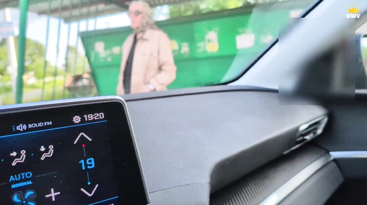 HotWife Vika: Водитель отодрал в машине зрелую деревенскую соседку