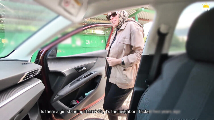 Зрелые женщины: Водитель отодрал в машине зрелую деревенскую соседку