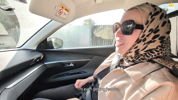 Водитель отодрал в машине зрелую деревенскую соседку