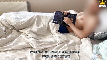 Русский пасынок подглядывает и трахает жопастую мачеху Вику в ванной