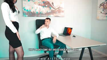 Сисястая секретарша сосет хуй начальника после фантазии об анале