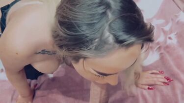 Блядливая сводная сестра минетит хуй и трахается раком