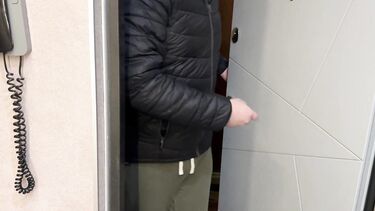 Пасынок по-быстрому трахнул красивую русскую мачеху и дважды кончил