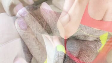 Сосет хуй и трахается раком с любовником, обманывая мужа по телефону