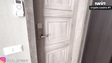 Минет от курьерши в мотошлеме перед еблей с финалом на вареник