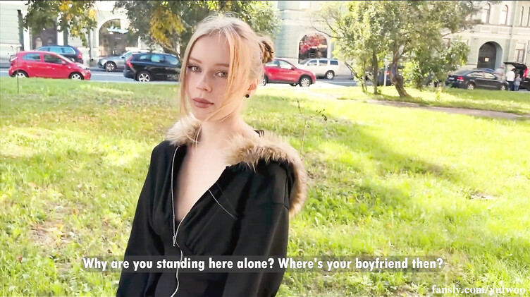 Няшка из Омска сосет хуй и трахается с пикапером за деньги