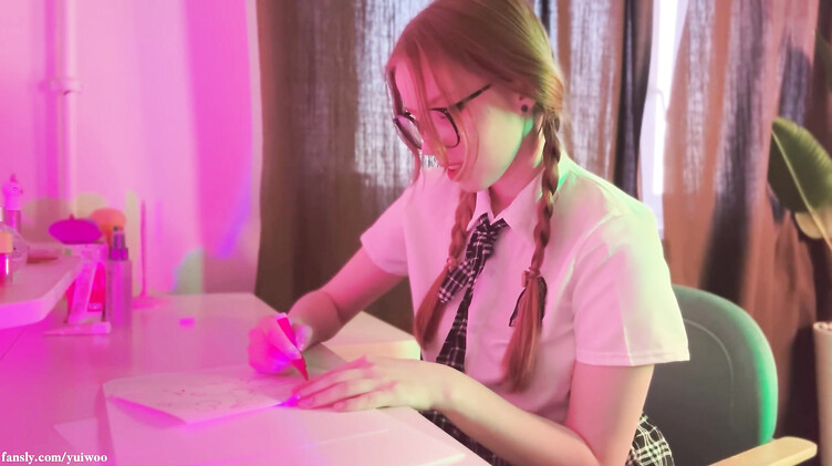 Yuiwoo: Школьница вместо уроков насадилась на елдак приятеля