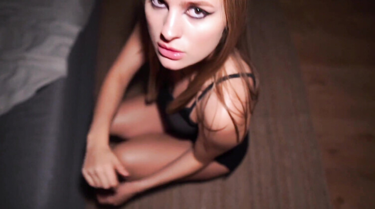 Возбужденная блондинка жестко выебана задротом после вечеринки