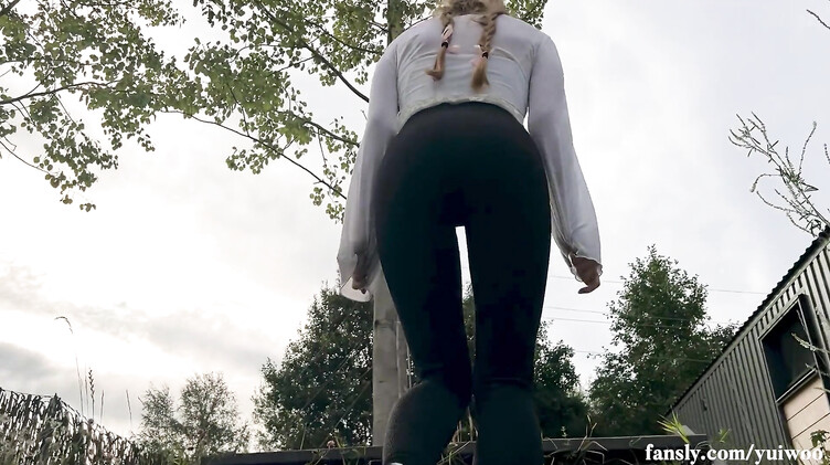 Подарок на 18-летие: лишает телку девственности, кончая три раза