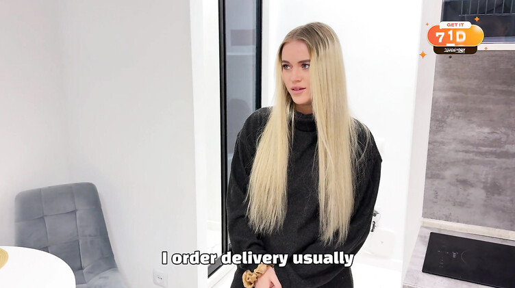 Красивая русская соседка пришла за солью и перепихнулась с женатиком