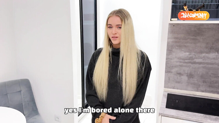 Красивая русская соседка пришла за солью и перепихнулась с женатиком