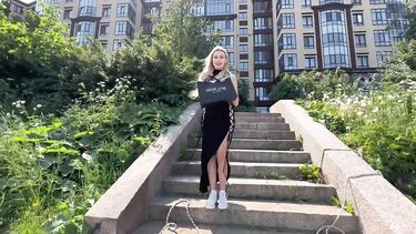 Легкомысленная русская блондинка трахается на яхте с незнакомцем