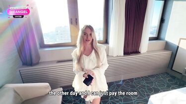 Блондинка трахается с сотрудником отеля ради отстрочки оплаты за номер