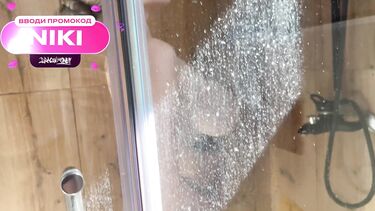 Блондинка с большими сиськами трахается в душе с любовником