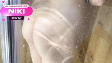 Блондинка с большими сиськами трахается в душе с любовником