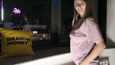 Жесткий трах на подоконнике с видом на ночной город