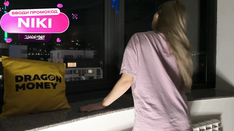 Любительское порно: Жесткий трах на подоконнике с видом на ночной город