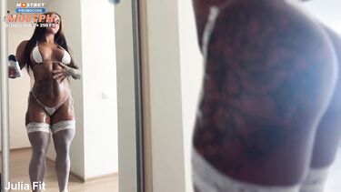 Ебля бодибилдерши с финалом на волосатую манду