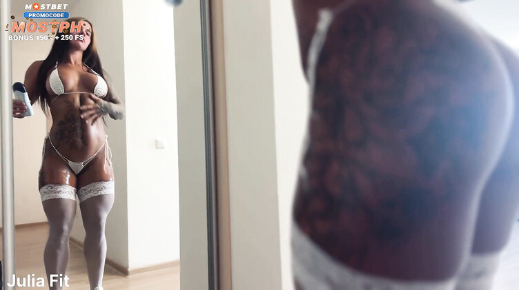 Ебля бодибилдерши с финалом на волосатую манду