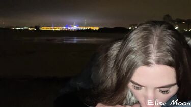 Русская девушка в шубе делает минет на улице на сильном морозе