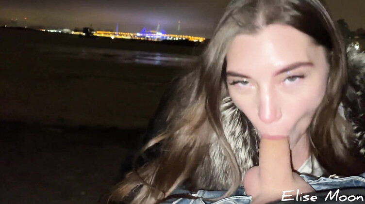 На улице: Русская девушка в шубе делает минет на улице на сильном морозе