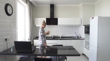 Зрелки минет: Сантехник прочищает трубы между ног похотливой клиентки