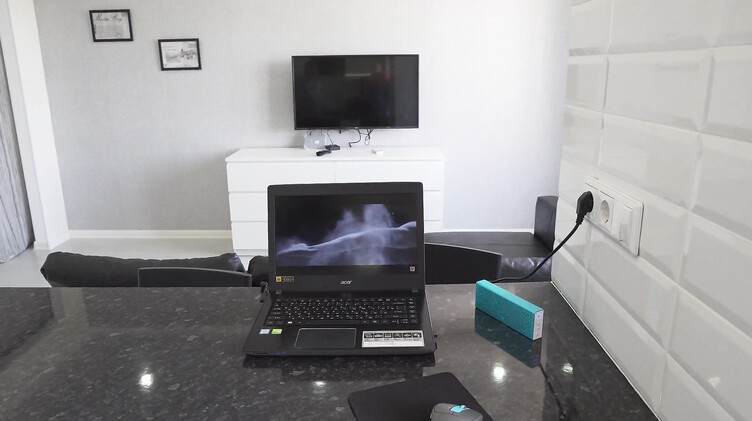 Сантехник прочищает трубы между ног похотливой клиентки