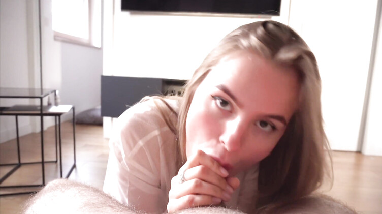 Очкарик полирнул языком пизду и натянул со стонами подругу