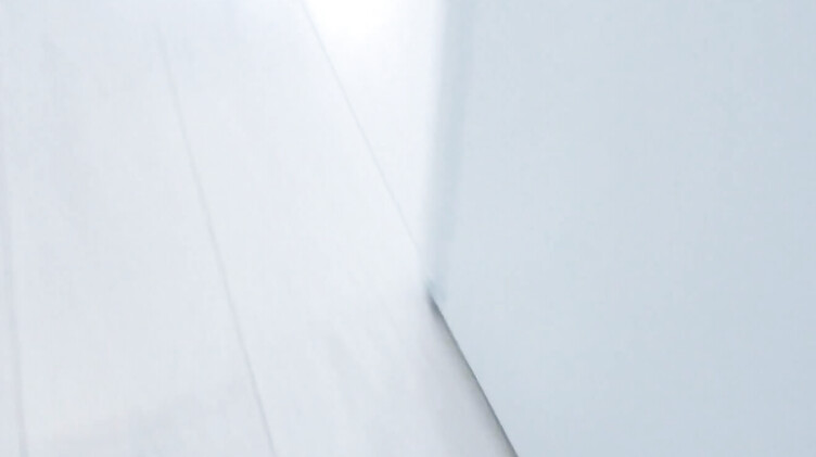 Шпилит жопу мачехи в душе, поймав ее на мастурбации самотыком