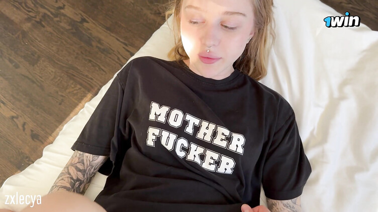 Маленькие соски: Кончить за 10 минут: неожиданный трах со сводной сестрой перед семейным завтраком