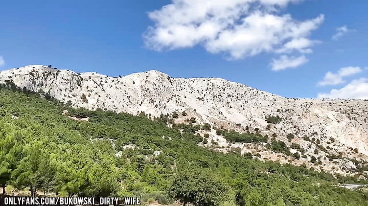 Снял телку на мопеде для ебли без обязательств