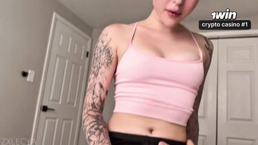 Домашний любительский секс со сводной сестрой в позе наездницы