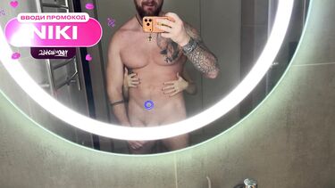 Качок отодрал жену в ванной перед зеркалом