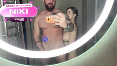 Качок отодрал жену в ванной перед зеркалом