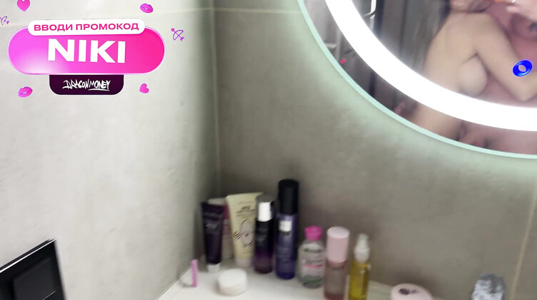 Качок отодрал жену в ванной перед зеркалом