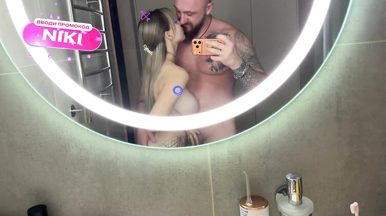 Качок отодрал жену в ванной перед зеркалом