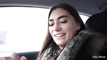 Водитель дал на клык попутчице в машине перед трахом дома