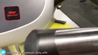 Снял блондинку в спортзале и отодрал ее в номере отеля