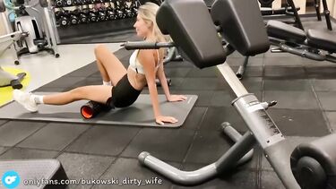 Снял блондинку в спортзале и отодрал ее в номере отеля