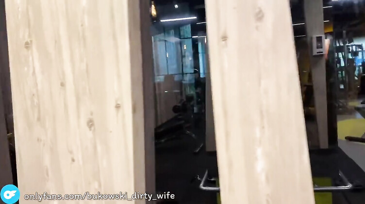 Снял блондинку в спортзале и отодрал ее в номере отеля