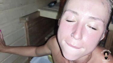 Отодрал соседку в сельской бане с мощным сливом на лицо