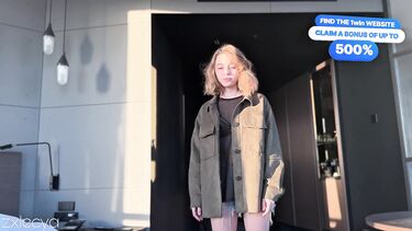 Оприходовал русскую девчонку на круглом столе