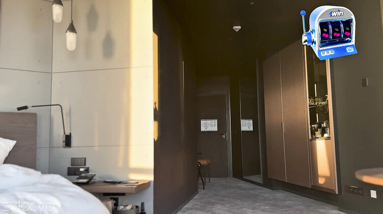 Оприходовал русскую девчонку на круглом столе