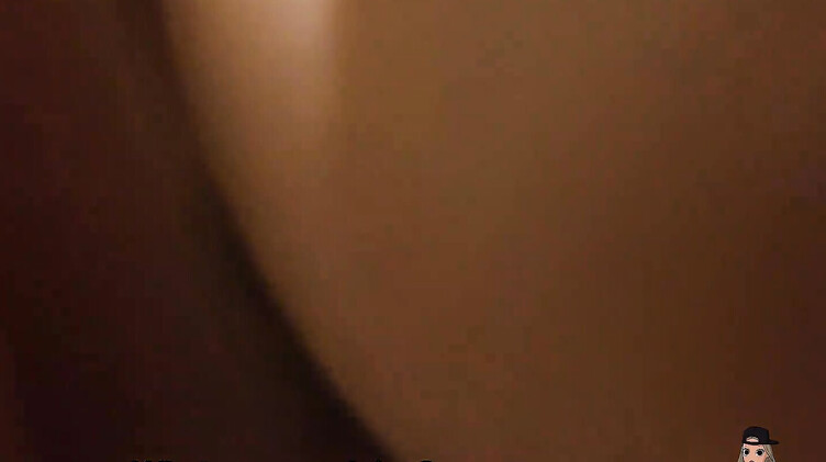 Настойчивый русский мужик трахнул работницу сауны и кончил ей в рот